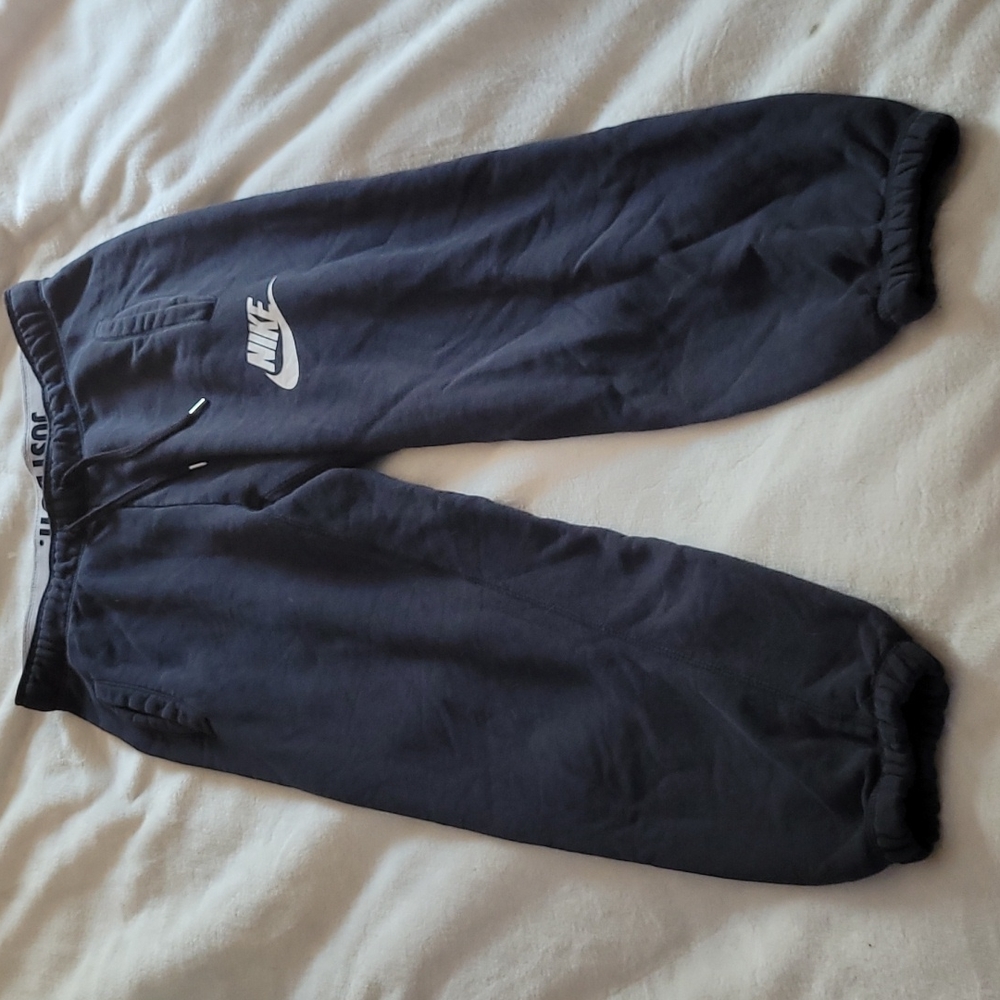 Nike Cropped Sweatpants
